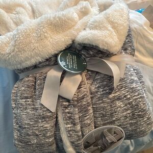 Cozy Grey and White Sherpa Blanket